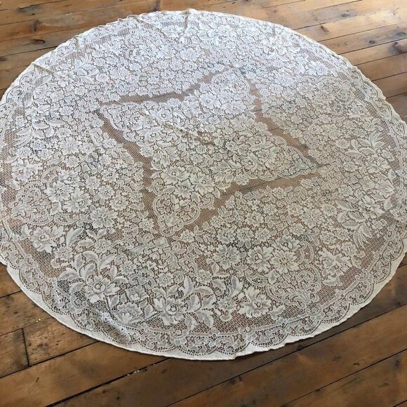 Vintage Lace Round Tablecloth 65" diameter - Picture 1 of 3